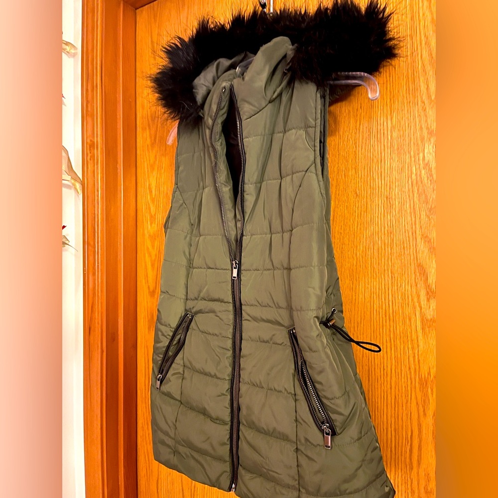 Maurices outer vest medium olive green with black fur hood